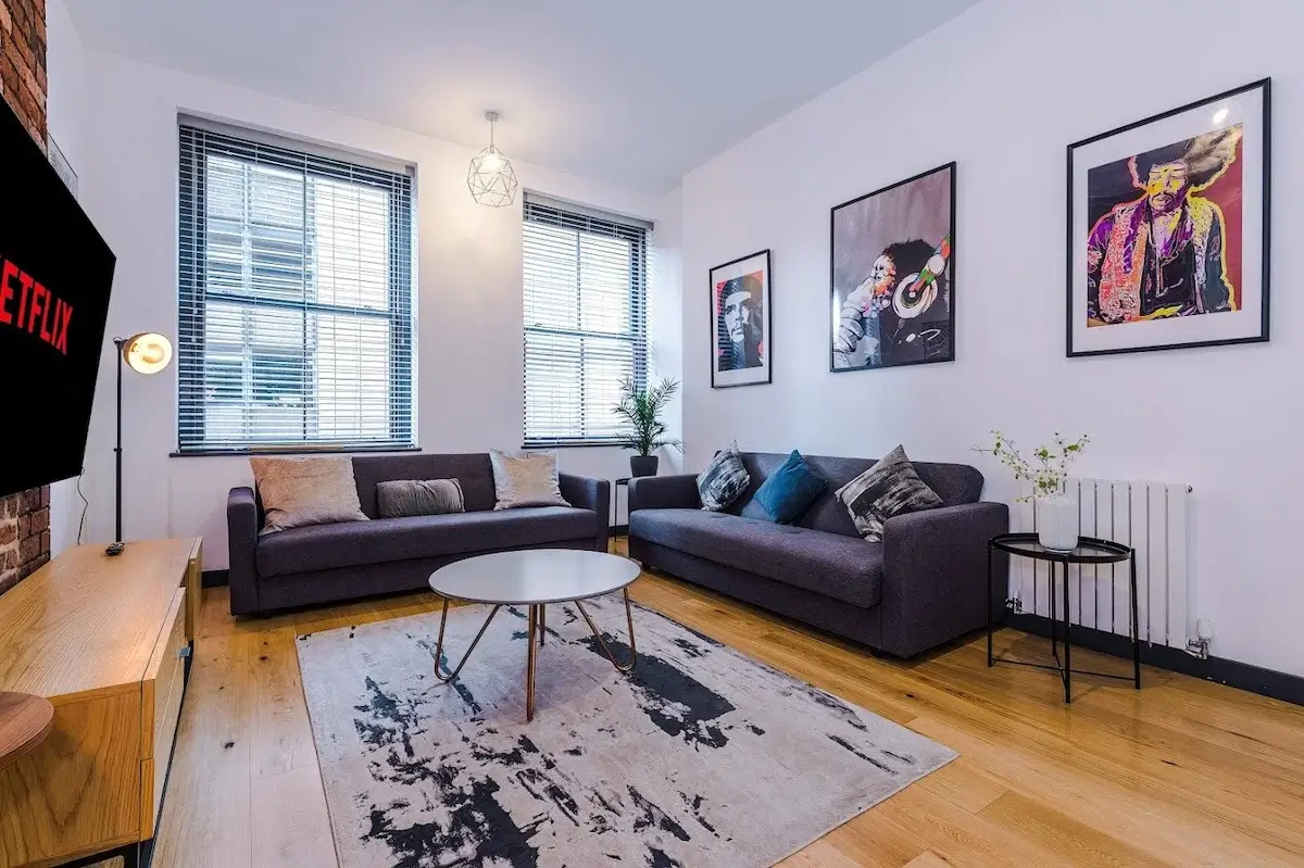 Exploring the Differences Between Serviced Apartments and Airbnbs Before Your Next Trip